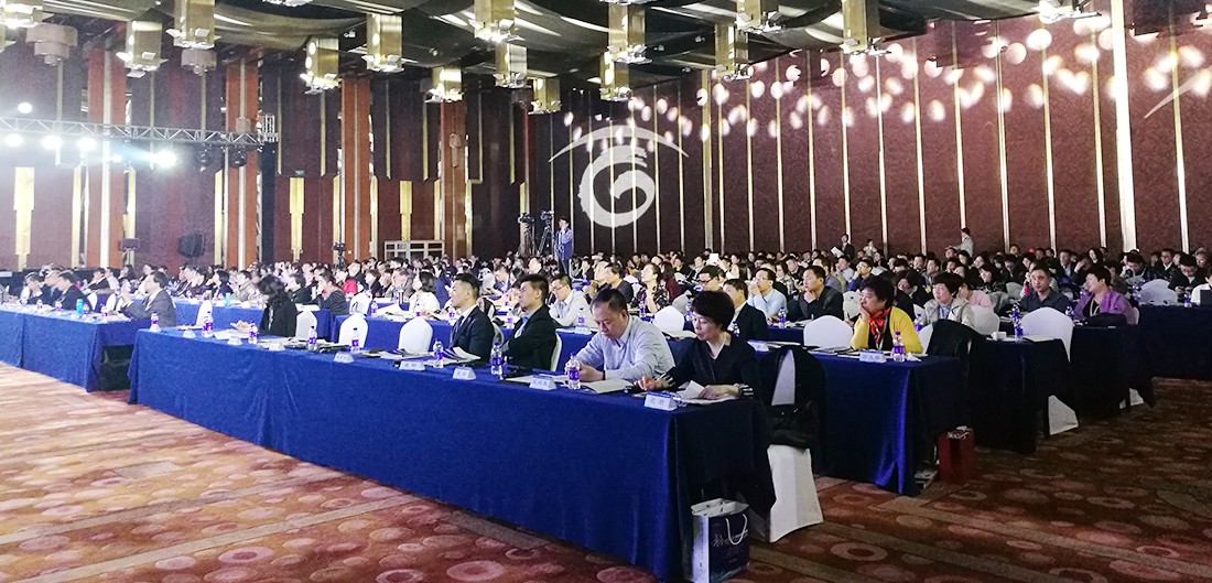 1522653233835788.jpg 新网站-案例-第16届中百协论坛中外行业大咖纵论百货零售创新蝶变之路-内页4.jpg